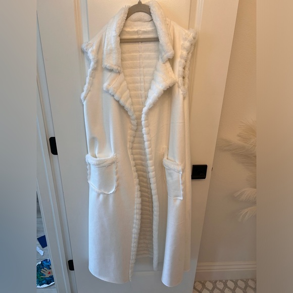 Super soft reversible vest - Picture 1 of 5